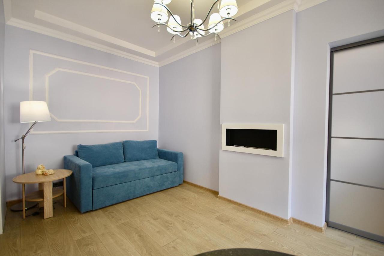Romantic Lux Vivaldi Suite Svobode avenue 39 Lviv Extérieur photo