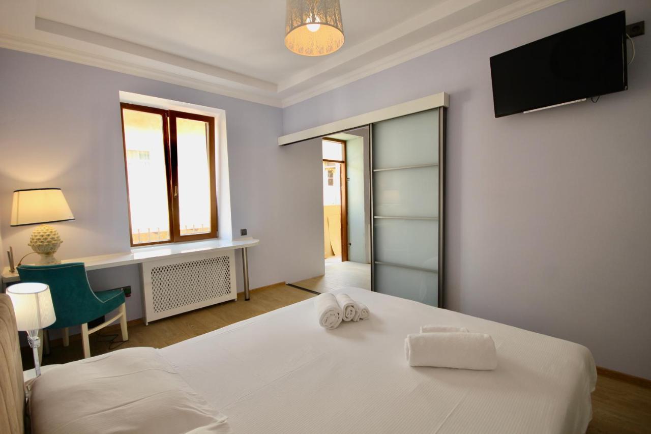 Romantic Lux Vivaldi Suite Svobode avenue 39 Lviv Extérieur photo