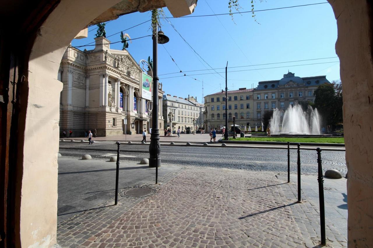 Romantic Lux Vivaldi Suite Svobode avenue 39 Lviv Extérieur photo